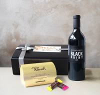 Geschenkbox und Wein